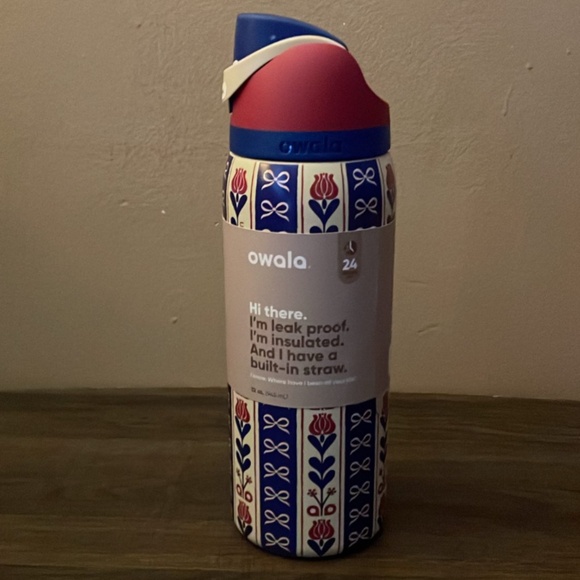 Owala 32 oz. FreeSip- Holiday Hygge - Holiday Collection (sold out online) - Picture 3 of 6